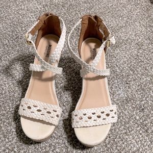 Mossimo Women’s Cream and Tan Open-Toe Wedges Size: 7